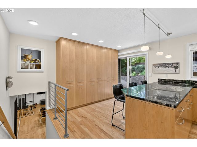 3165 Sw RALEIGHVIEW Dr, Portland, OR 97225
