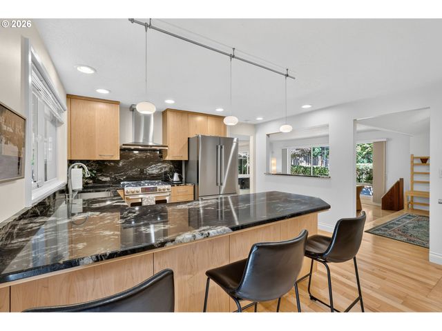 3165 Sw RALEIGHVIEW Dr, Portland, OR 97225