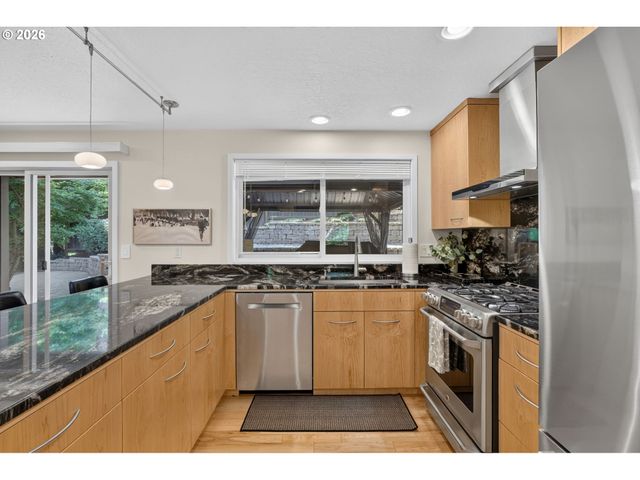 3165 Sw RALEIGHVIEW Dr, Portland, OR 97225