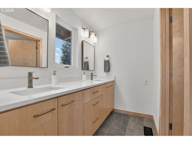 3165 Sw RALEIGHVIEW Dr, Portland, OR 97225