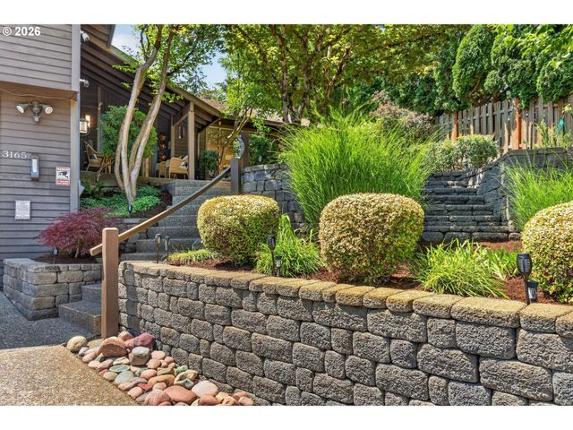 3165 Sw RALEIGHVIEW Dr, Portland, OR 97225