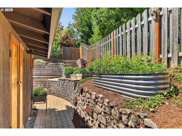 3165 Sw RALEIGHVIEW Dr, Portland, OR 97225