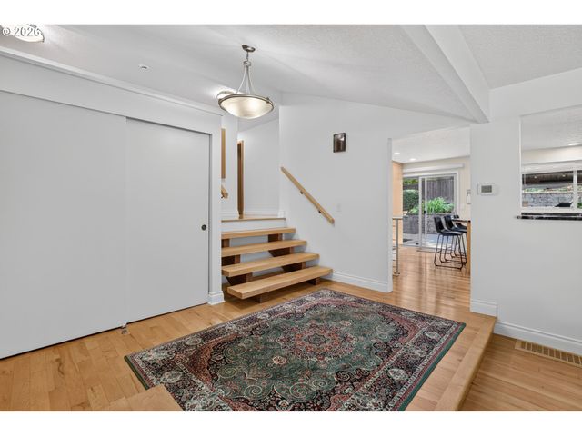 3165 Sw RALEIGHVIEW Dr, Portland, OR 97225