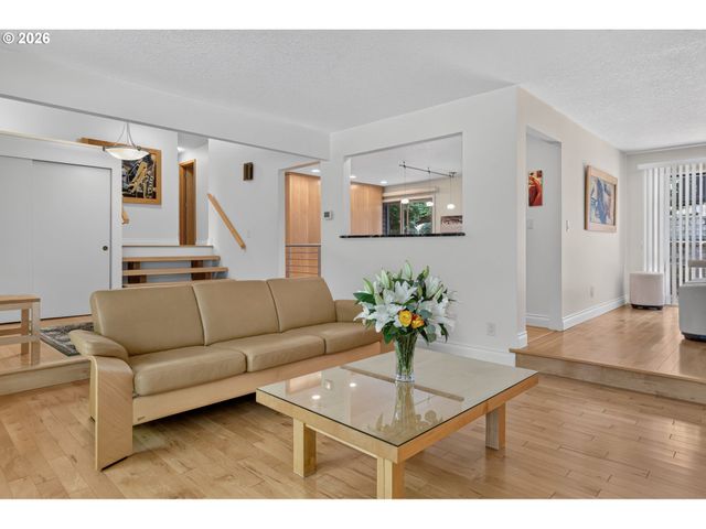 3165 Sw RALEIGHVIEW Dr, Portland, OR 97225