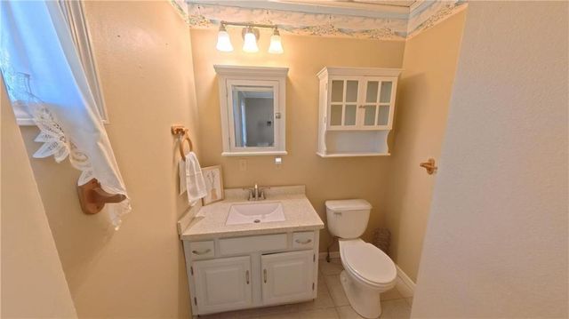 1656 Lake Viking Terrace, Gallatin, MO 64640