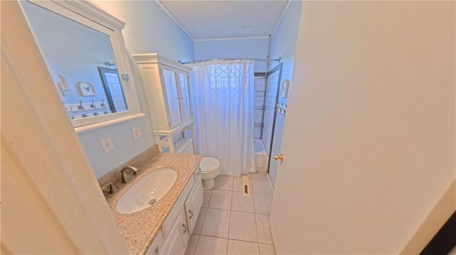 1656 Lake Viking Terrace, Gallatin, MO 64640