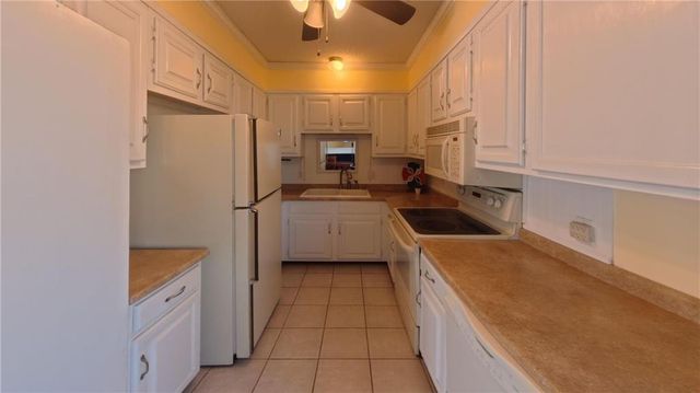 1656 Lake Viking Terrace, Gallatin, MO 64640