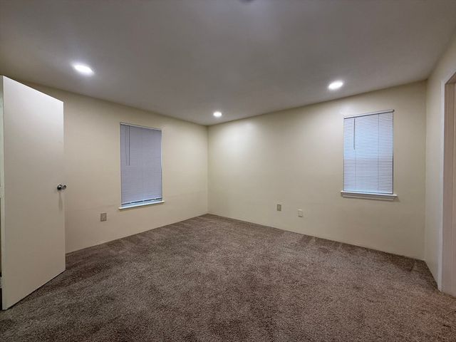 10 Squire Ct 1, Natick, MA 01760