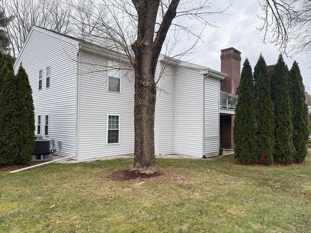 10 Squire Ct 1, Natick, MA 01760