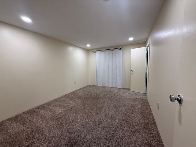 10 Squire Ct 1, Natick, MA 01760