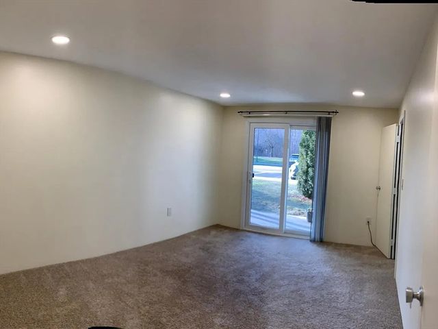 10 Squire Ct 1, Natick, MA 01760