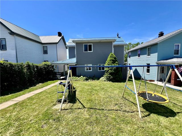 612 12th St, Pitcairn, PA 15140