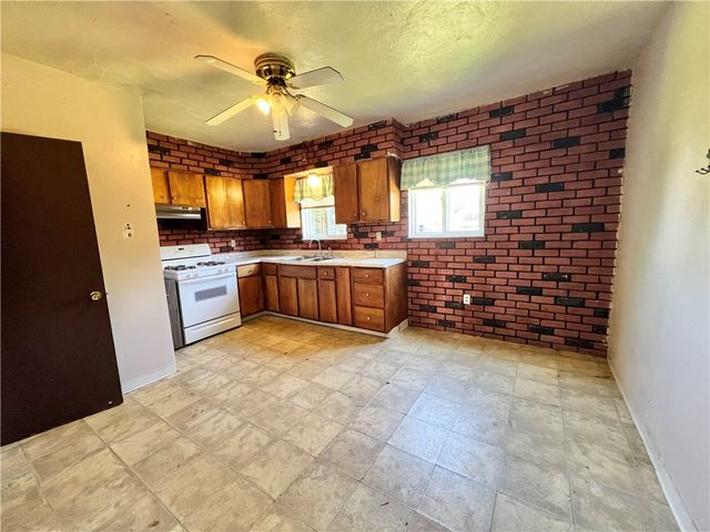 612 12th St, Pitcairn, PA 15140