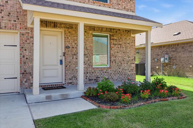 7114 Amber Barn Avenue, Pilot Point, TX 76258