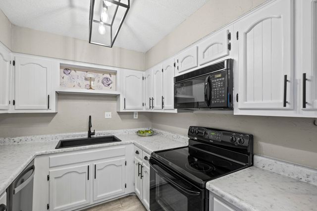 1942 ALLENBY RD, Germantown, TN 38139