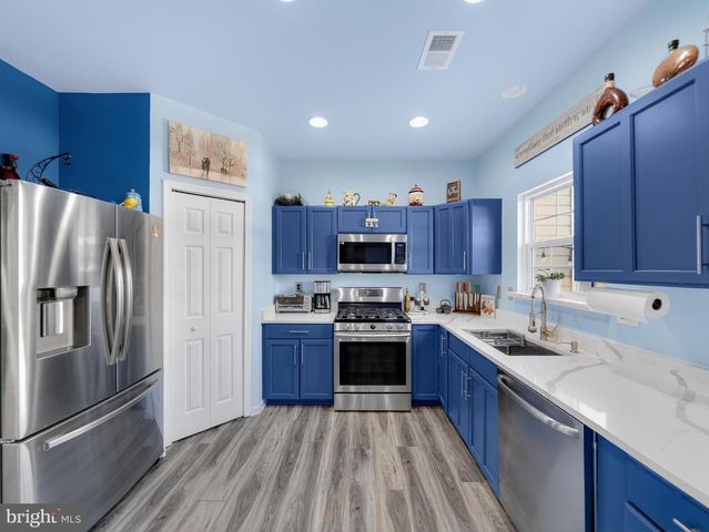 564 SPARKLEBERRY TER NE, Leesburg, VA 20176