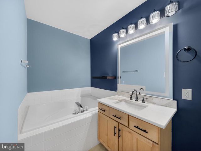 564 SPARKLEBERRY TER NE, Leesburg, VA 20176