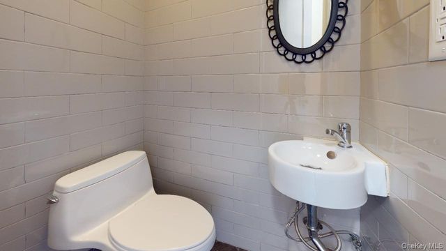 68-24 Juno Street, Forest Hills, NY 11375