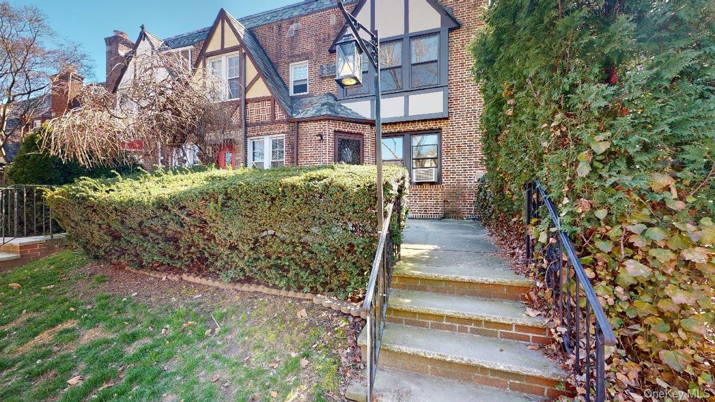 68-24 Juno Street, Forest Hills, NY 11375