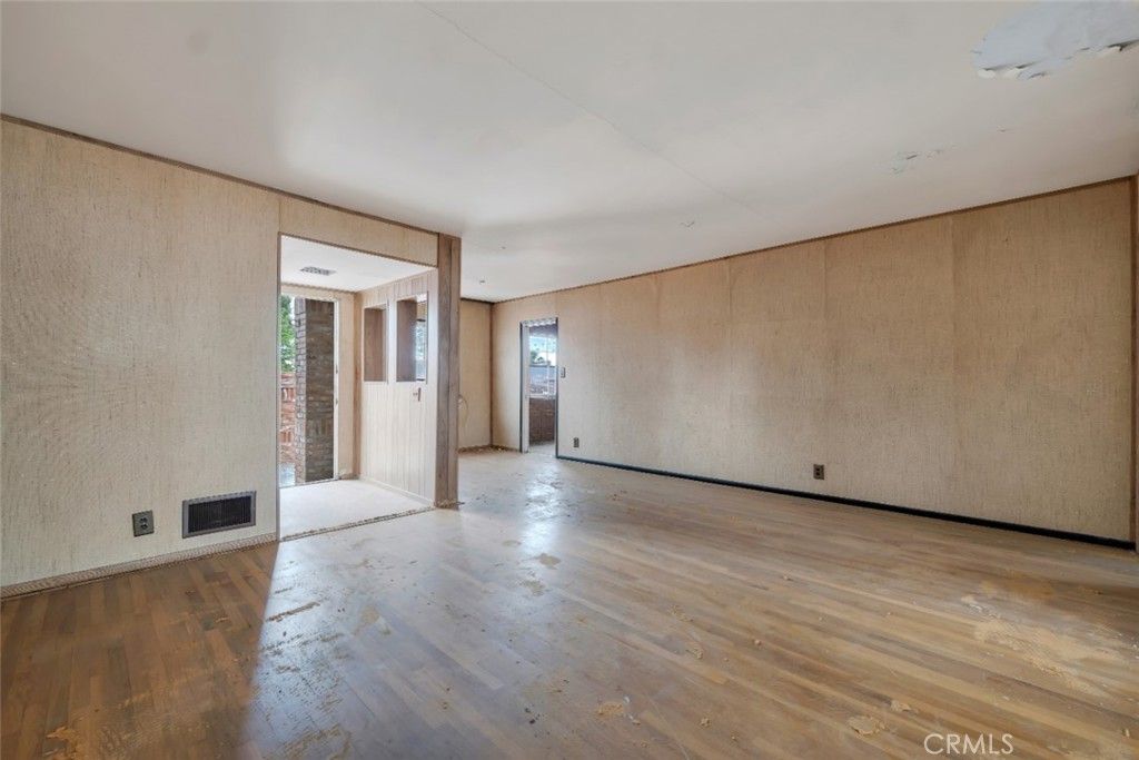 Image 12 of property listing at 9949 Noble Avenue, San Fernando, CA 91345