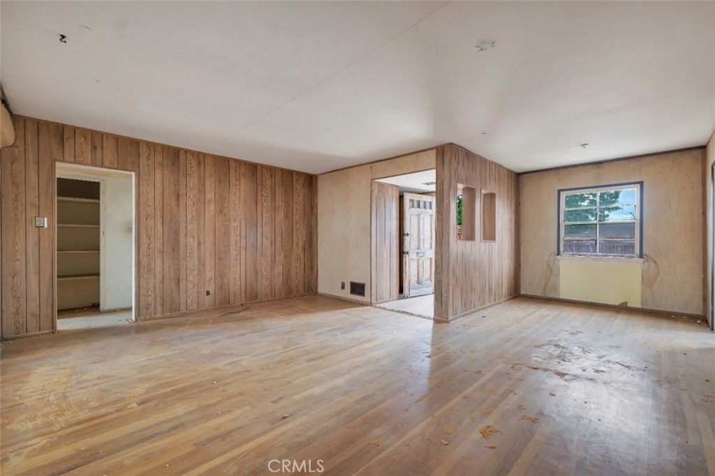 Image 13 of property listing at 9949 Noble Avenue, San Fernando, CA 91345