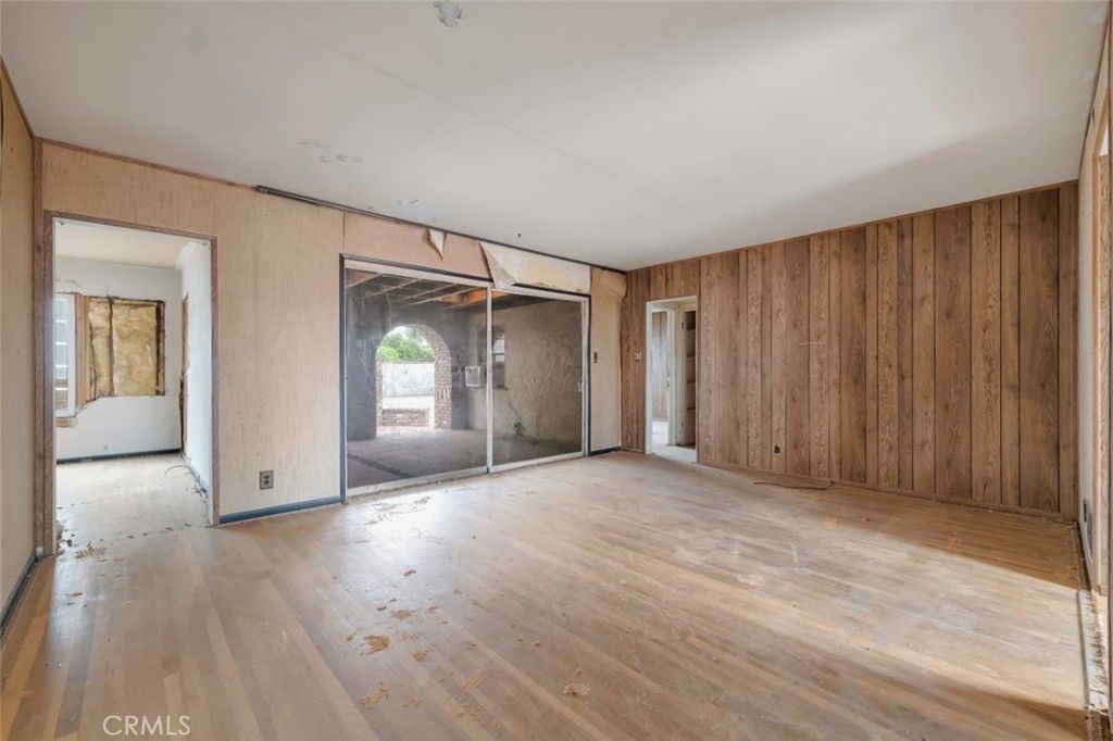 Image 14 of property listing at 9949 Noble Avenue, San Fernando, CA 91345