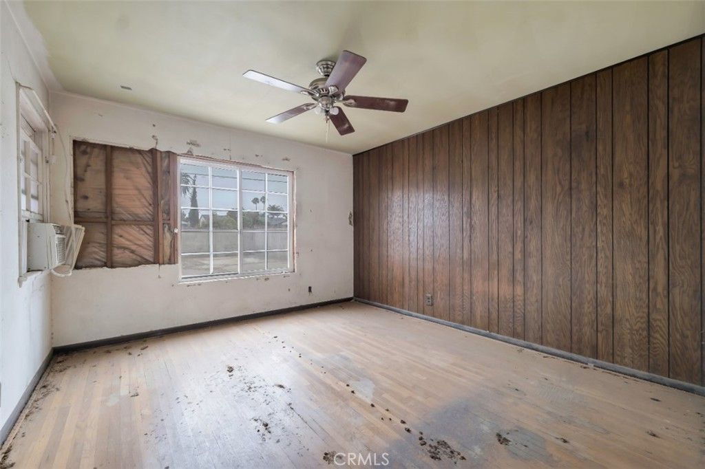 Image 20 of property listing at 9949 Noble Avenue, San Fernando, CA 91345