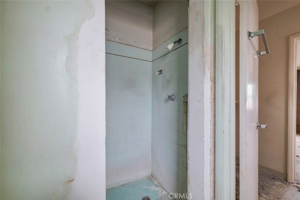 Image 22 of property listing at 9949 Noble Avenue, San Fernando, CA 91345