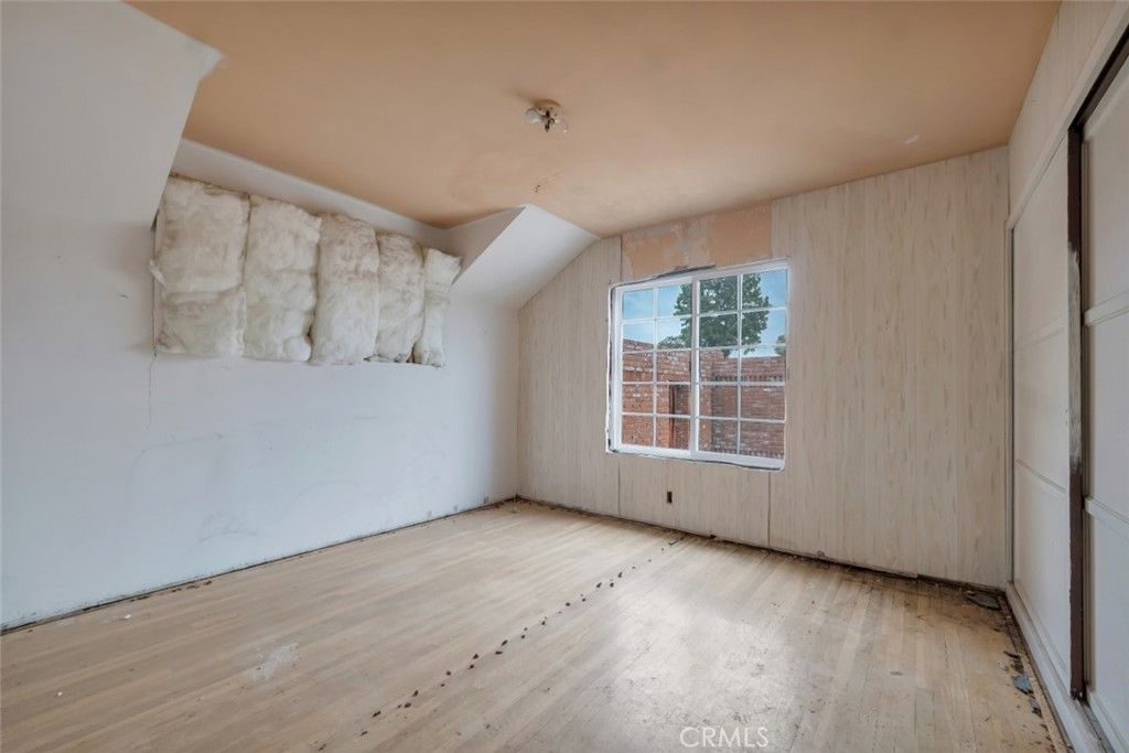 Image 24 of property listing at 9949 Noble Avenue, San Fernando, CA 91345