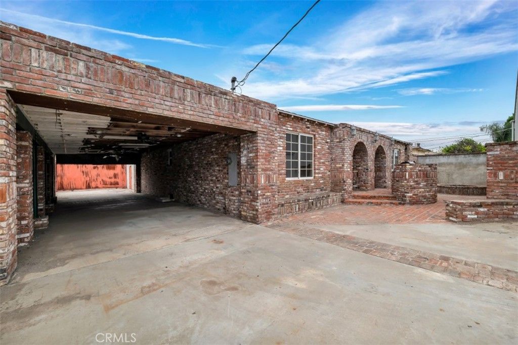 Image 30 of property listing at 9949 Noble Avenue, San Fernando, CA 91345