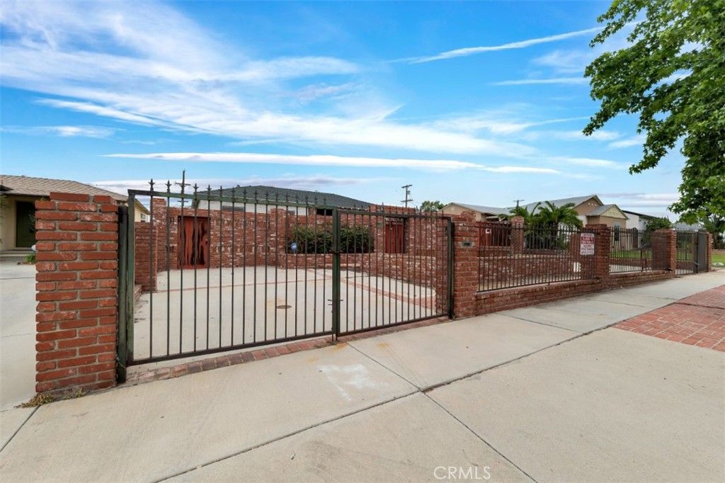 Image 5 of property listing at 9949 Noble Avenue, San Fernando, CA 91345