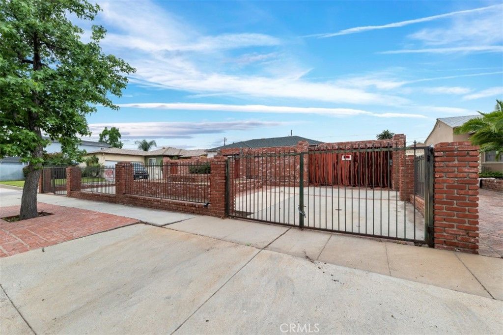 Image 6 of property listing at 9949 Noble Avenue, San Fernando, CA 91345