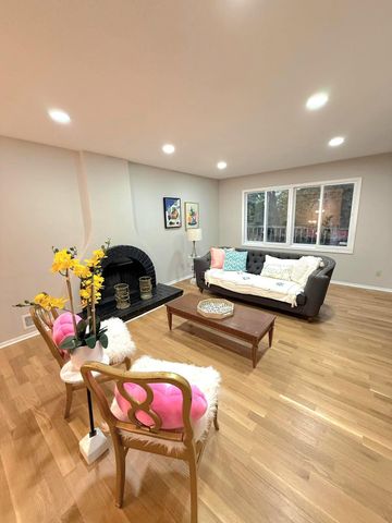 4174 Oakcrest Drive, Vadnais Heights, MN 55127