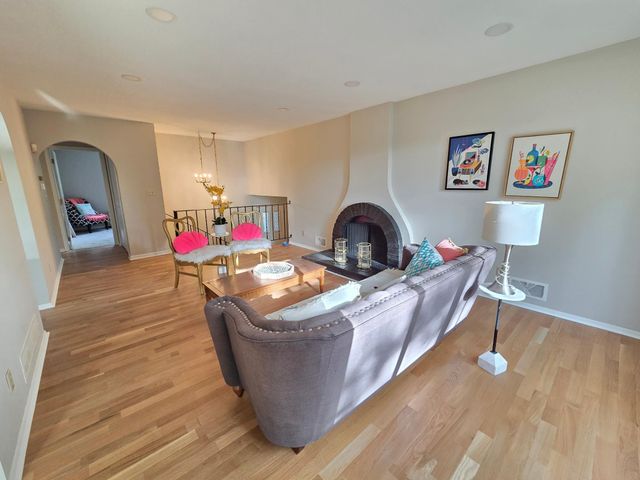 4174 Oakcrest Drive, Vadnais Heights, MN 55127