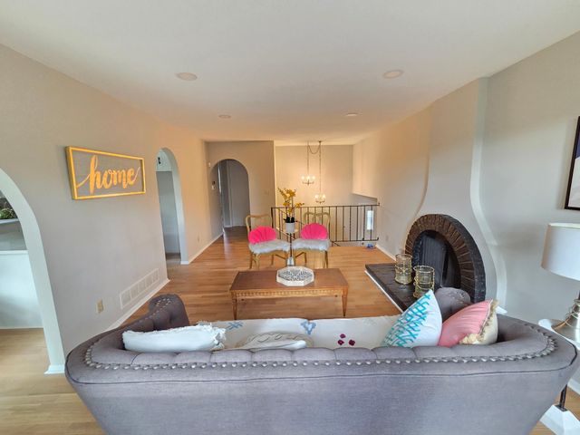 4174 Oakcrest Drive, Vadnais Heights, MN 55127