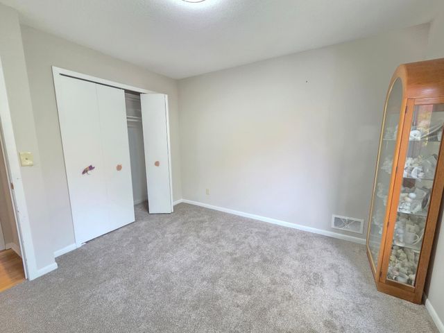 4174 Oakcrest Drive, Vadnais Heights, MN 55127