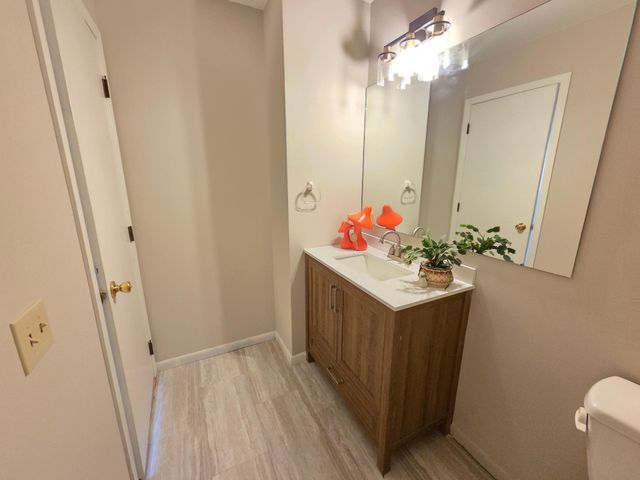 4174 Oakcrest Drive, Vadnais Heights, MN 55127