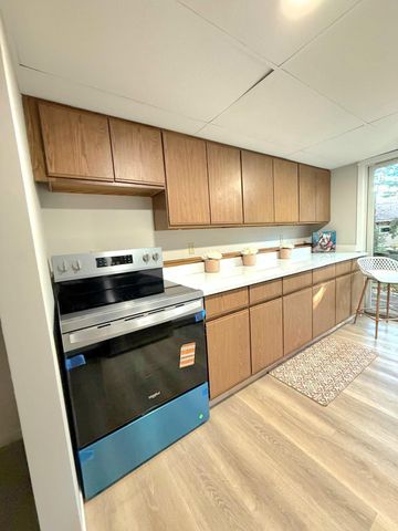 4174 Oakcrest Drive, Vadnais Heights, MN 55127