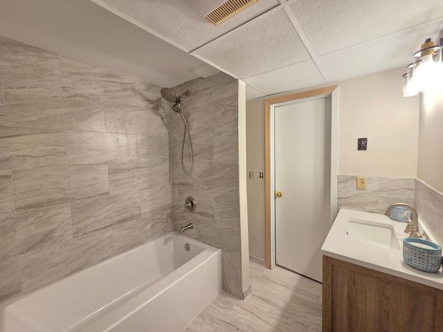 4174 Oakcrest Drive, Vadnais Heights, MN 55127