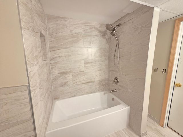 4174 Oakcrest Drive, Vadnais Heights, MN 55127