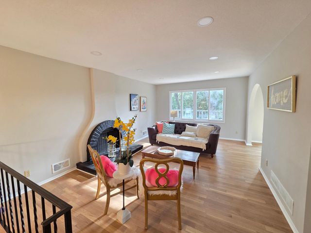 4174 Oakcrest Drive, Vadnais Heights, MN 55127