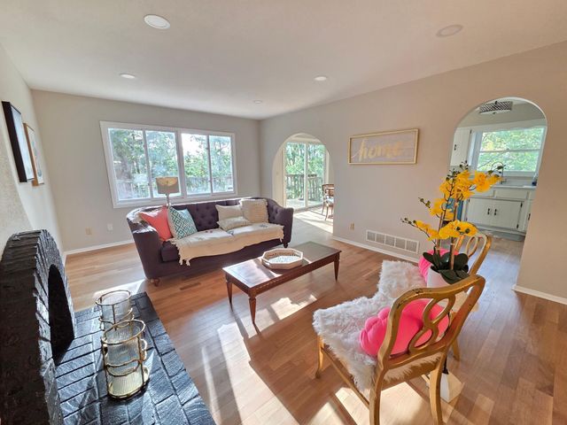 4174 Oakcrest Drive, Vadnais Heights, MN 55127