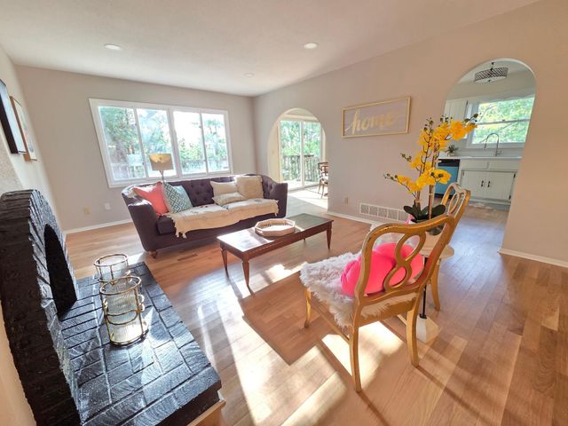 4174 Oakcrest Drive, Vadnais Heights, MN 55127