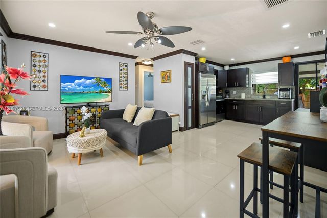 6870 Thomas St, Hollywood, FL 33024