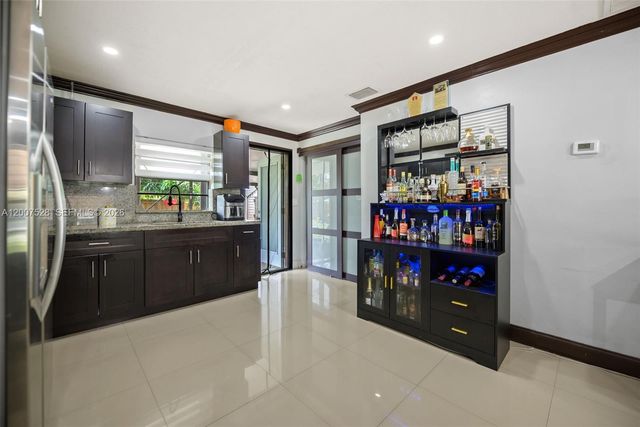 6870 Thomas St, Hollywood, FL 33024