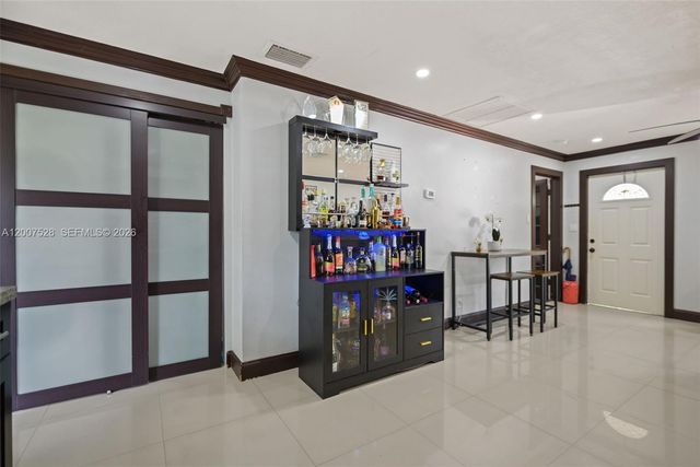 6870 Thomas St, Hollywood, FL 33024