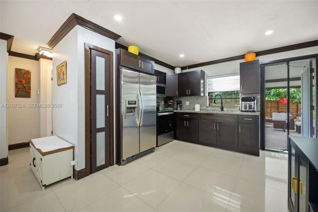 6870 Thomas St, Hollywood, FL 33024