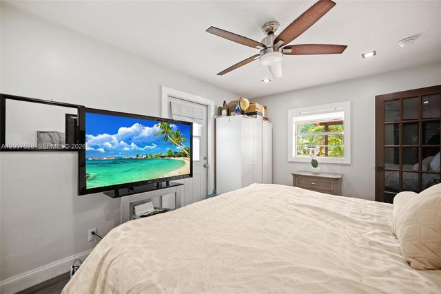 6870 Thomas St, Hollywood, FL 33024