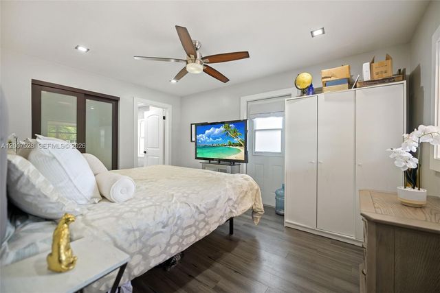 6870 Thomas St, Hollywood, FL 33024