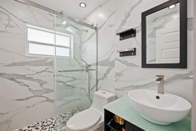 6870 Thomas St, Hollywood, FL 33024